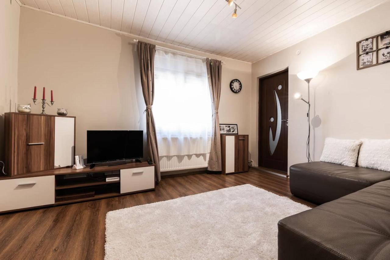 Cozy, Quiet & Family Friendly In Arad Apartment Exterior photo