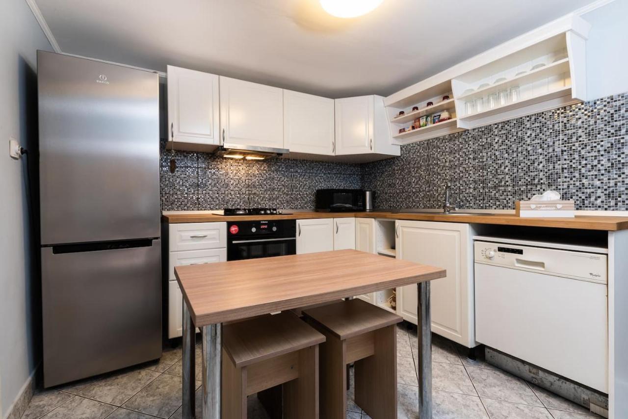 Cozy, Quiet & Family Friendly In Arad Apartment Exterior photo